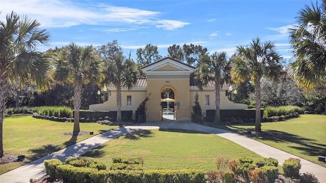 view of front facade with a front lawn