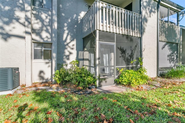 property entrance featuring cooling unit and a balcony