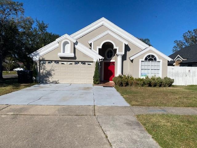 ranch-style house featuring a front lawn