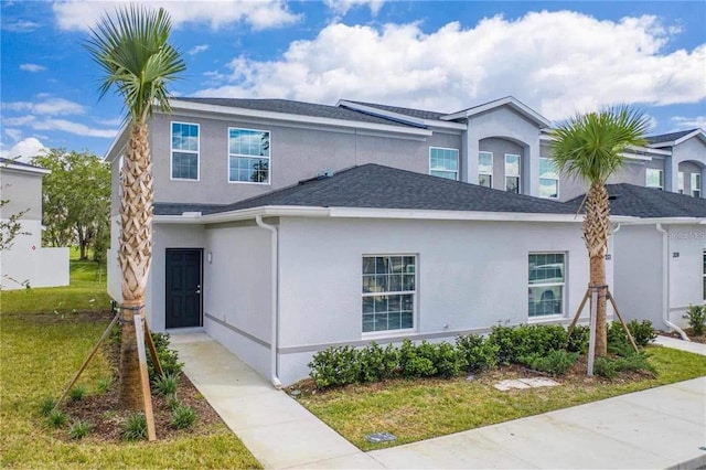 view of front of property with a front lawn