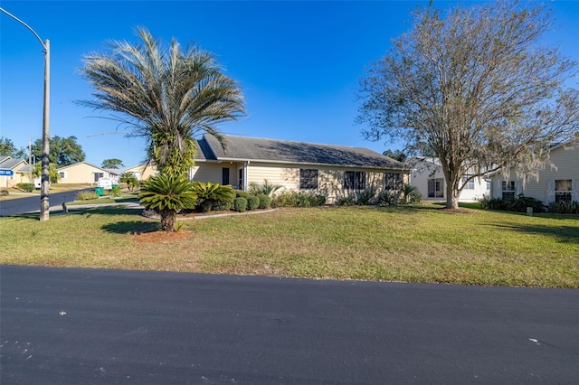 5846 Greenbriar Ct, Zephyrhills, FL 33542 - single story home featuring a front lawn