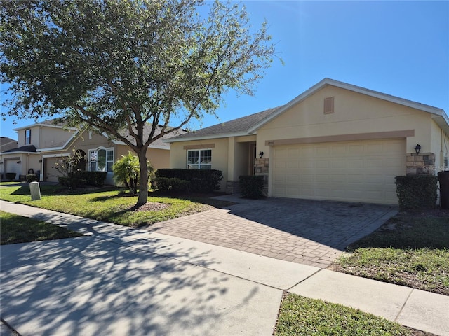 single story home with a front yard