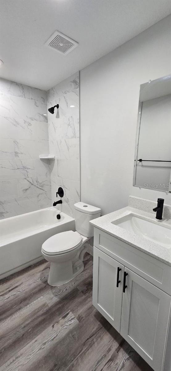 1030 Darlington Ct, Kissimmee, FL 34758 - full bath with vanity, wood finished floors, and bathing tub / shower combination