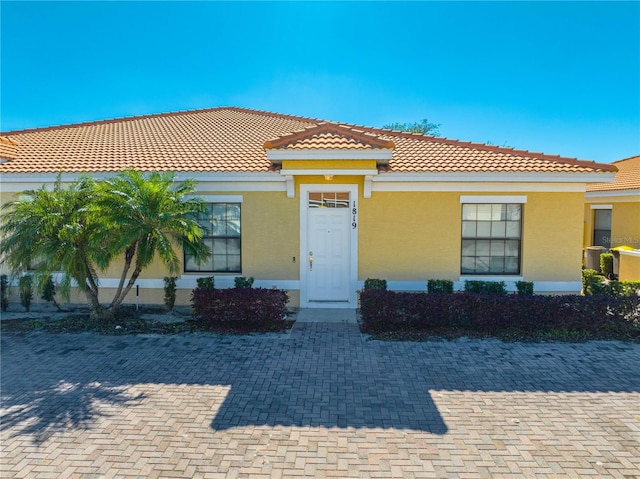 view of mediterranean / spanish-style house