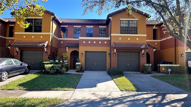 view of front facade featuring a garage