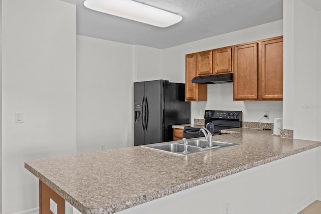 kitchen with kitchen peninsula, a textured ceiling, sink, and black appliances