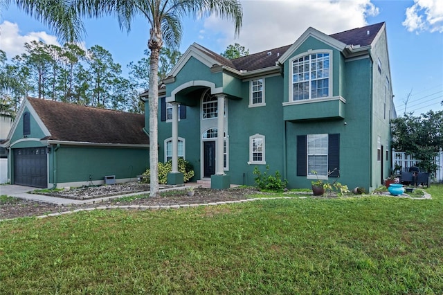 view of front of home featuring a front yard