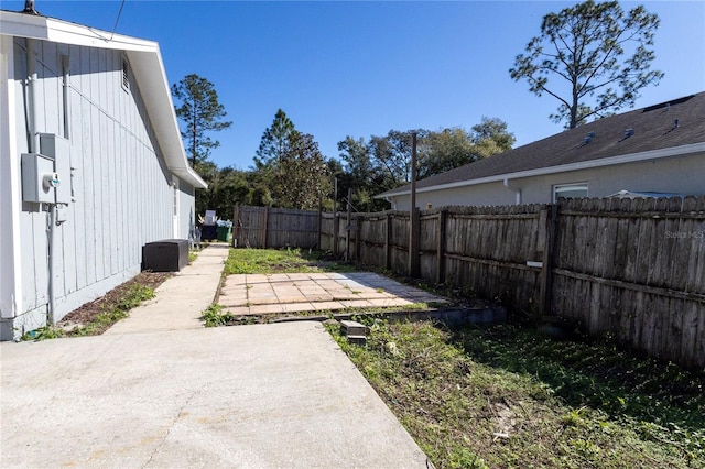 view of yard with a patio area