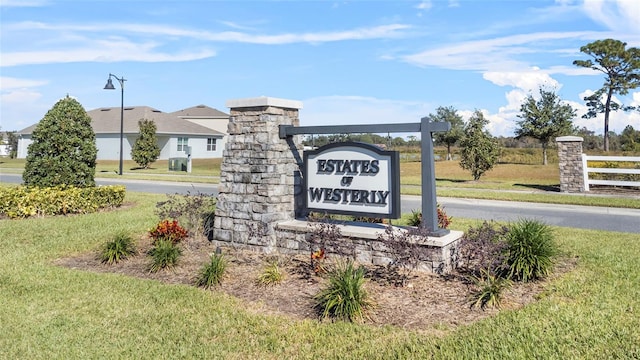 community sign featuring a yard