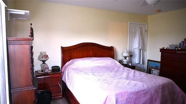 bedroom with a ceiling fan