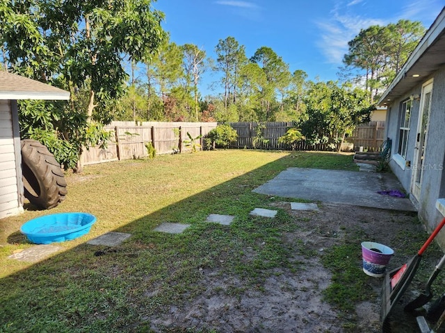 view of yard featuring a patio area