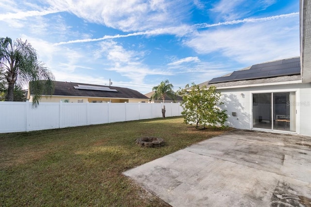 view of yard featuring a patio