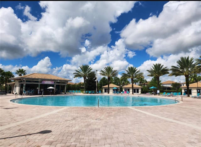 view of swimming pool