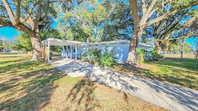 ranch-style house with a front yard