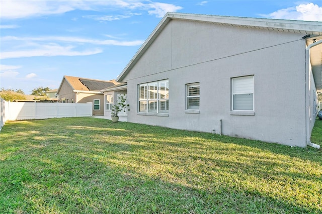 back of house featuring a lawn