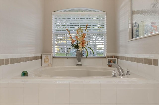 bathroom featuring tiled tub