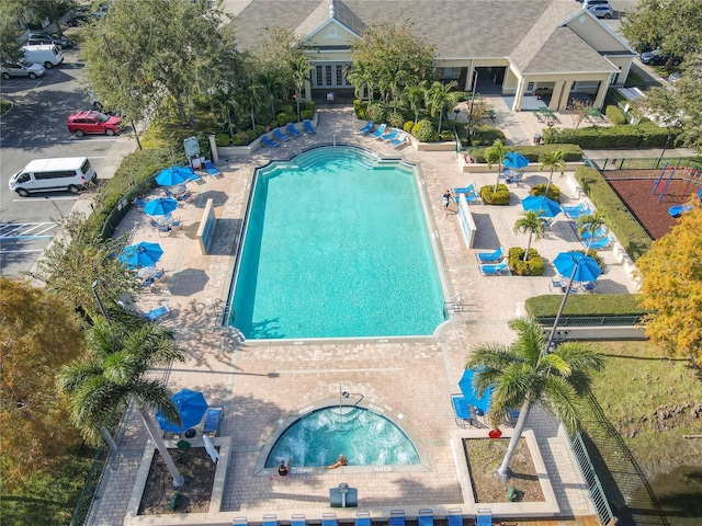 view of swimming pool