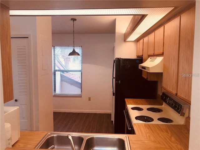 kitchen featuring light brown cabinetry, dark hardwood / wood-style flooring, white range with electric stovetop, sink, and decorative light fixtures