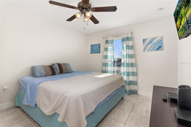 825 Desmoines Pl, Kissimmee, FL 34759 - bedroom featuring baseboards and ceiling fan