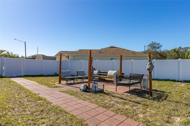 view of yard featuring outdoor lounge area and a patio