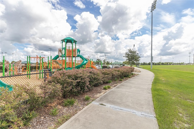 825 Desmoines Pl, Kissimmee, FL 34759 - community playground with a lawn
