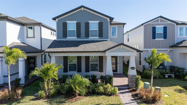 view of front of property with a front yard