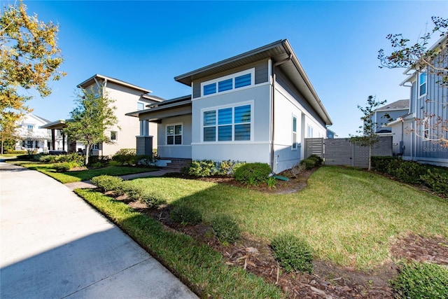 view of front of property featuring a front yard