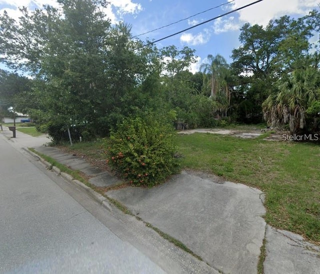 Listing photo 2 for 1107 Putnam Dr, Sarasota FL 34234