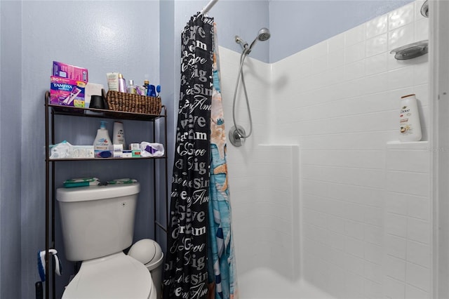 bathroom with curtained shower and toilet