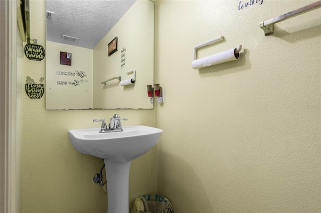 bathroom featuring a textured ceiling