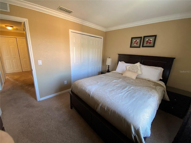 bedroom with carpet flooring, crown molding, and a closet