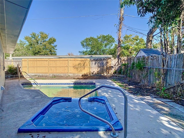 view of swimming pool