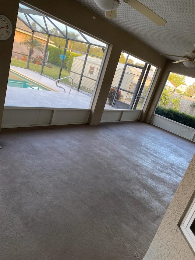 unfurnished room featuring ceiling fan and concrete flooring