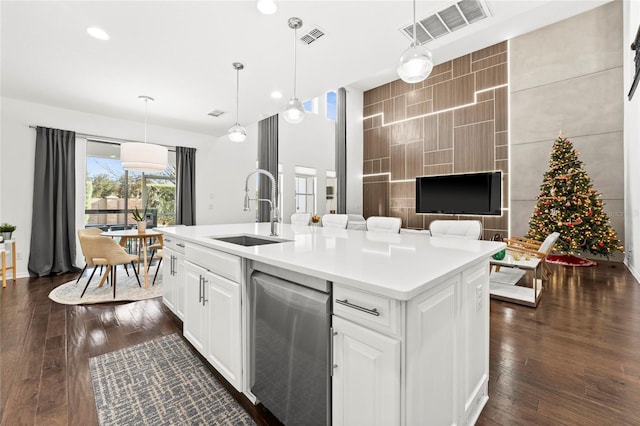 kitchen featuring sink, dishwasher, dark wood-type flooring, a kitchen island with sink, and white cabinets