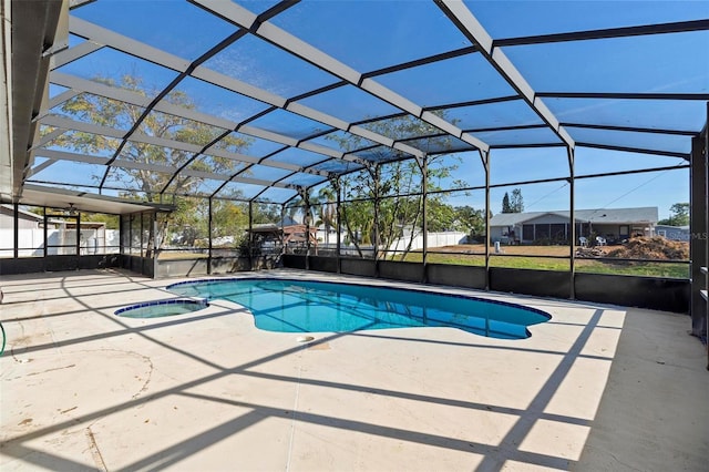 view of pool with an in ground hot tub, a patio, and a lanai