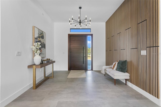 entryway with a notable chandelier