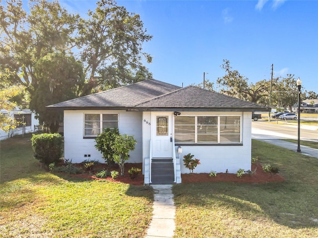 view of front of house with a front lawn