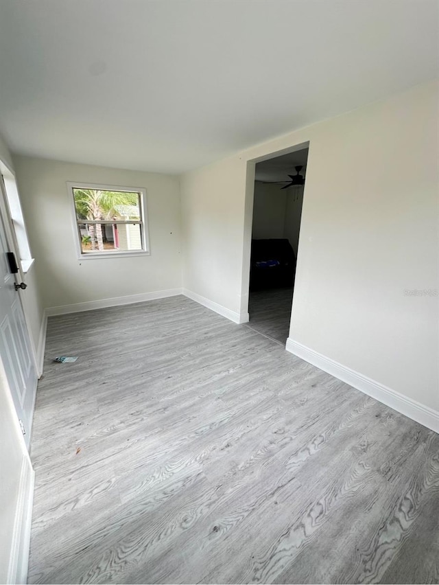 unfurnished room with light hardwood / wood-style floors and ceiling fan