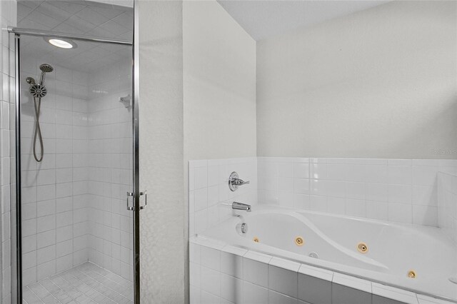 3362 Winchester Estates Cir, Lakeland, FL 33810 - full bath featuring a tub with jets and a stall shower