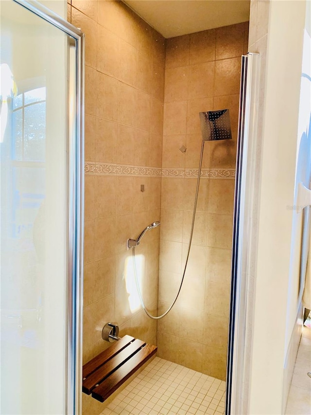 bathroom featuring a tile shower