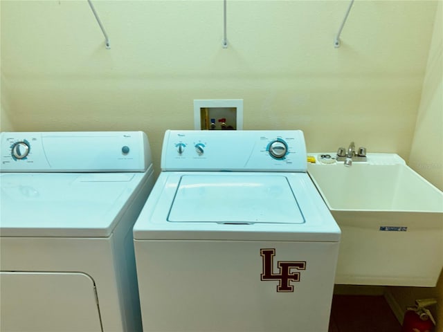 clothes washing area featuring sink and washing machine and dryer