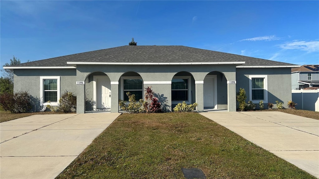 view of front of home featuring covered porch and a front lawn