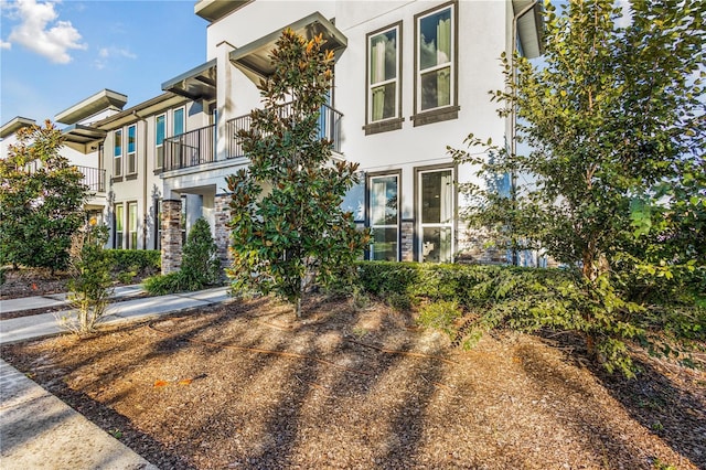 view of front of property with a balcony