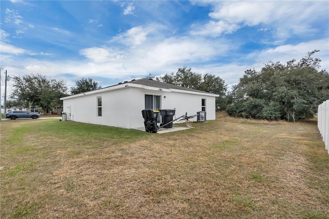 view of side of property featuring a yard