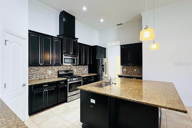 kitchen featuring visible vents, a sink, ornamental molding, stainless steel appliances, and dark cabinets