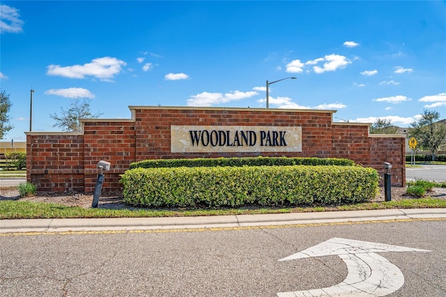 view of community / neighborhood sign