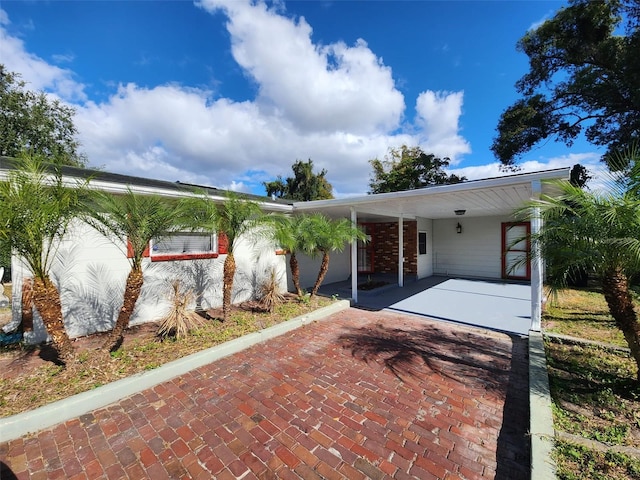 view of front of property featuring a carport