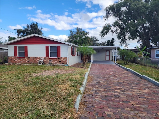 view of front of home with a carport and a front yard