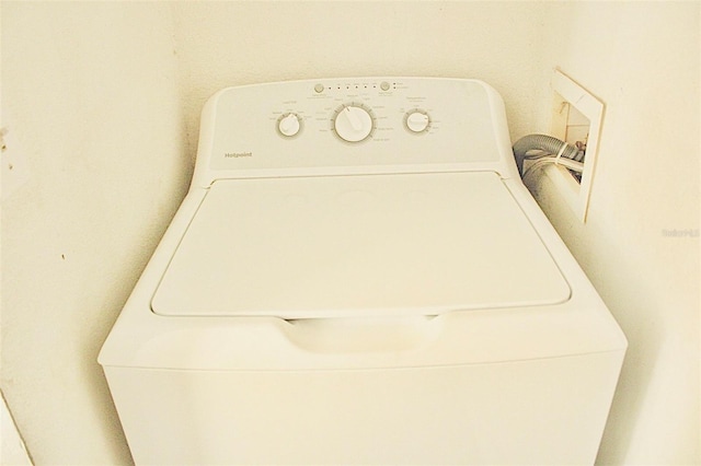 laundry room with washer / dryer