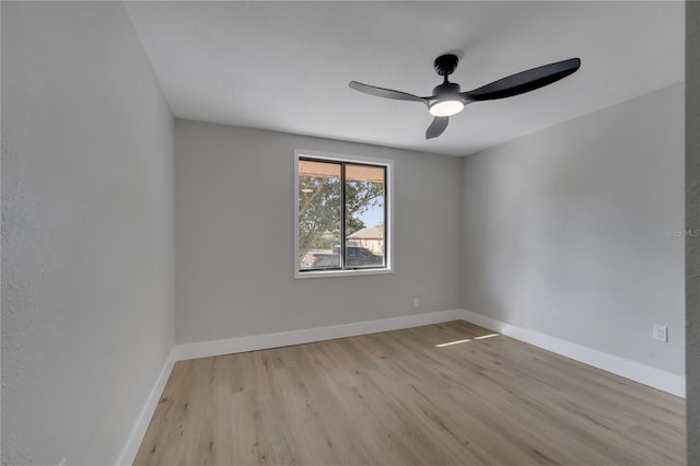 empty room featuring light hardwood / wood-style floors and ceiling fan